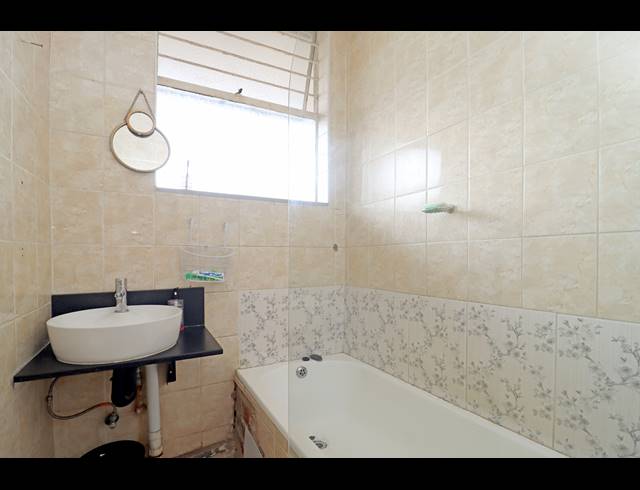 2 BEDROOM APARTMENT FOR SALE IN KEW